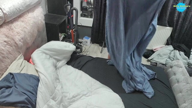 Curvy MILF Cleans Up After Naughty Bedroom Fun