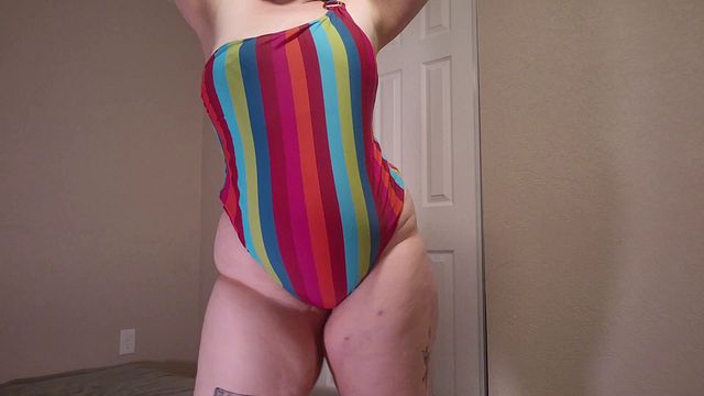 Curvy babe's swimsuit try-on with jiggly show and playful booty tease