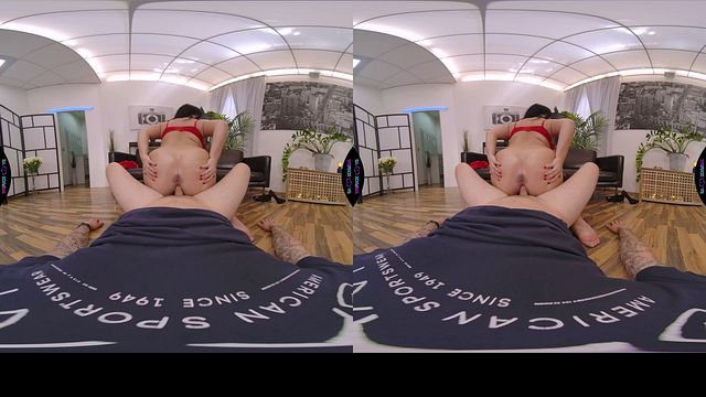 Laura Boomlock VR POV Milf Ride