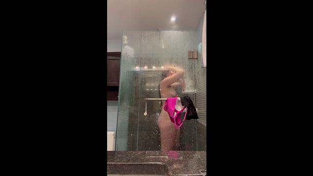My girlfriend shared this steamy bathroom clip with me
