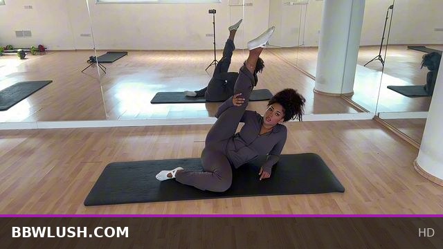 Curvy Babe’s Intense Public Gym Yoga and Stretching Session 🧘‍♀️🔥