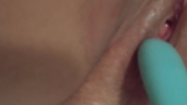 Buzzed Curvy Babe’s Intense Self-Pleasure Session