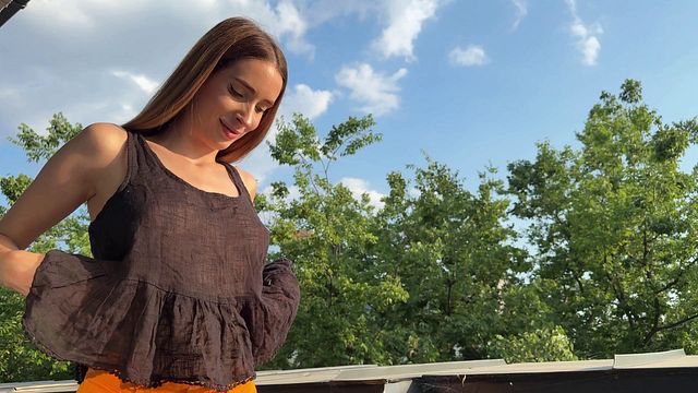 Stunning college babe reveals what’s under her short skirt under the bright sun outdoors